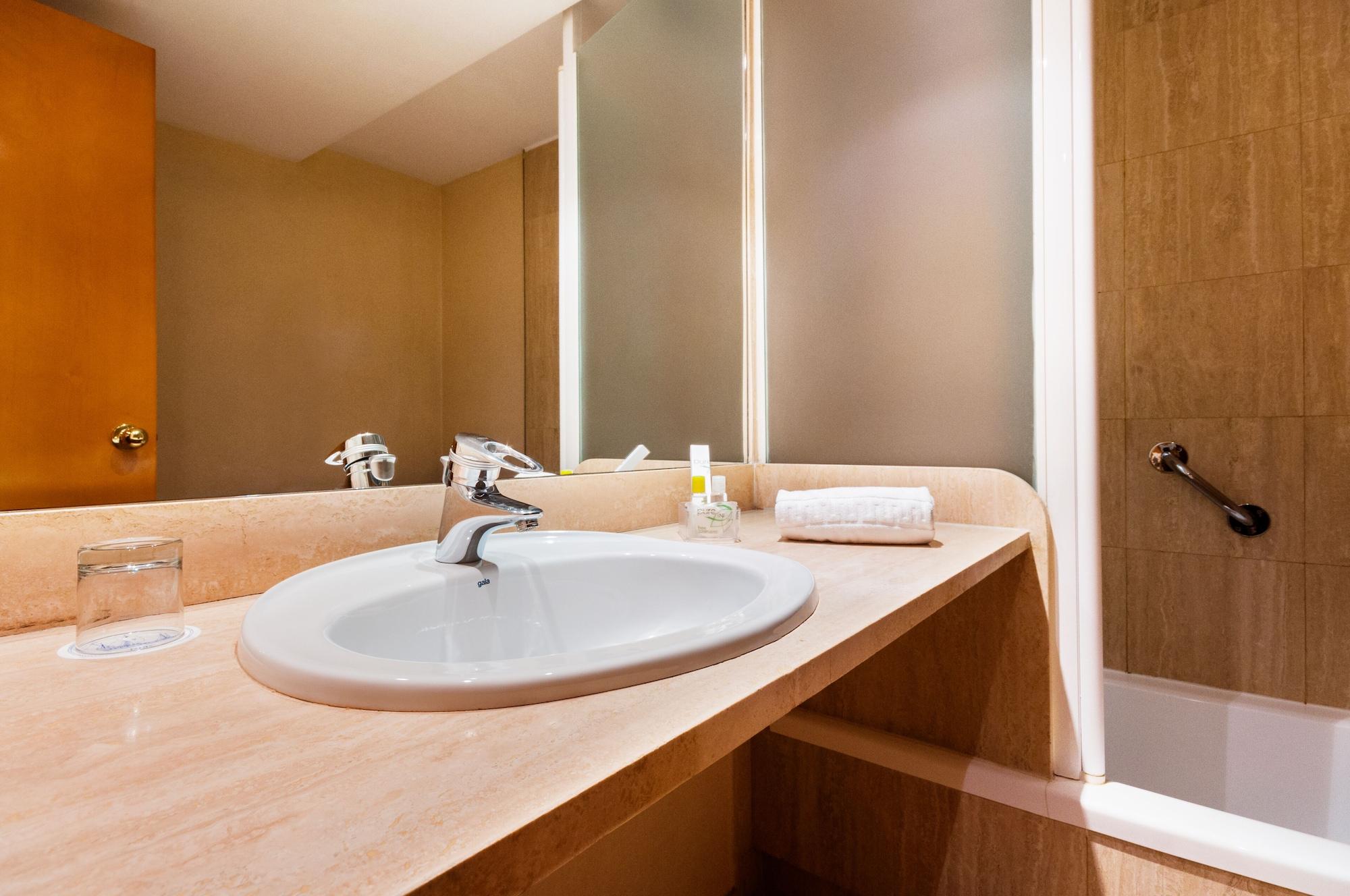 Hotel Villacarlos Valencia Bagian luar foto