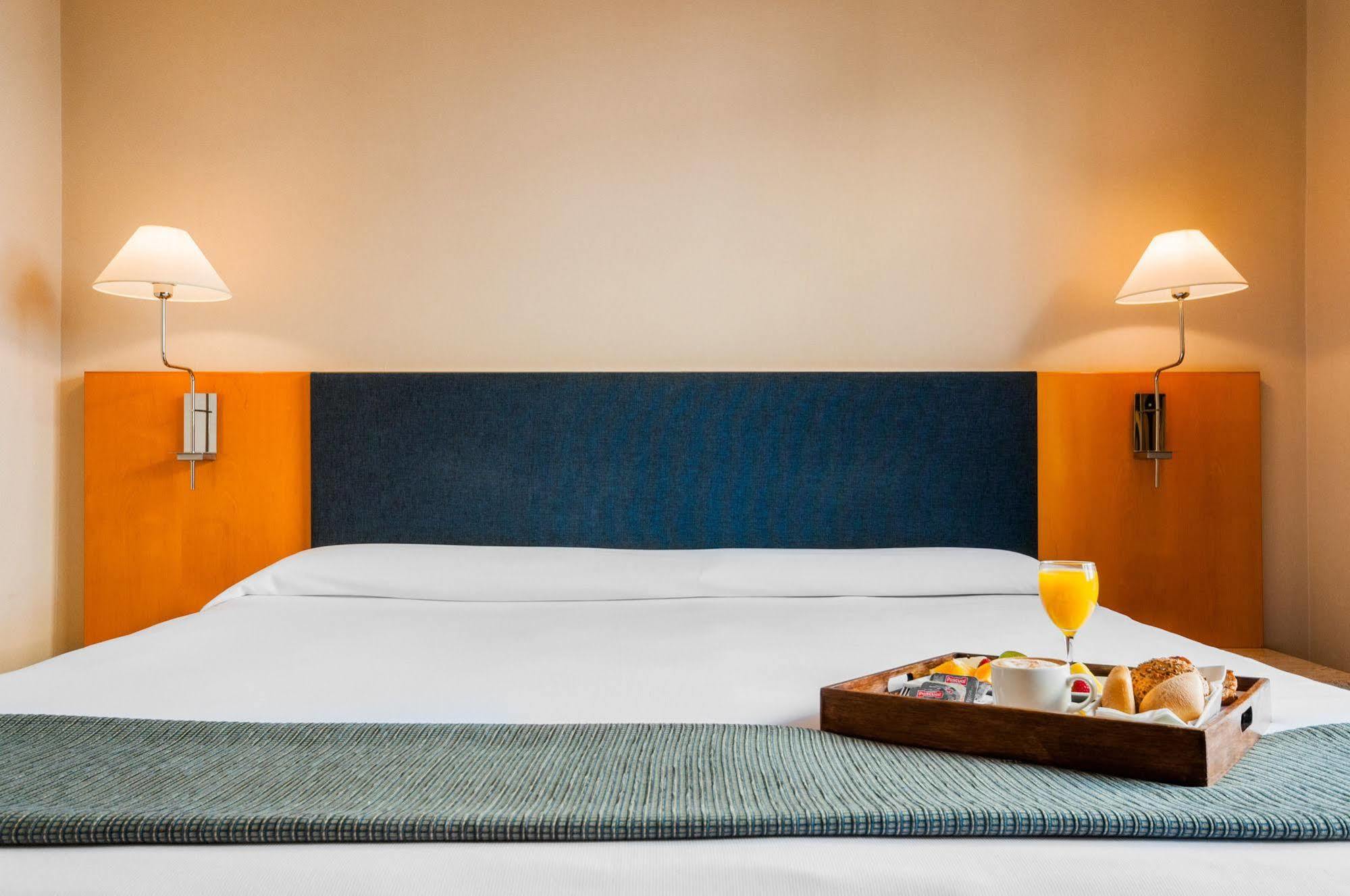 Hotel Villacarlos Valencia Bagian luar foto
